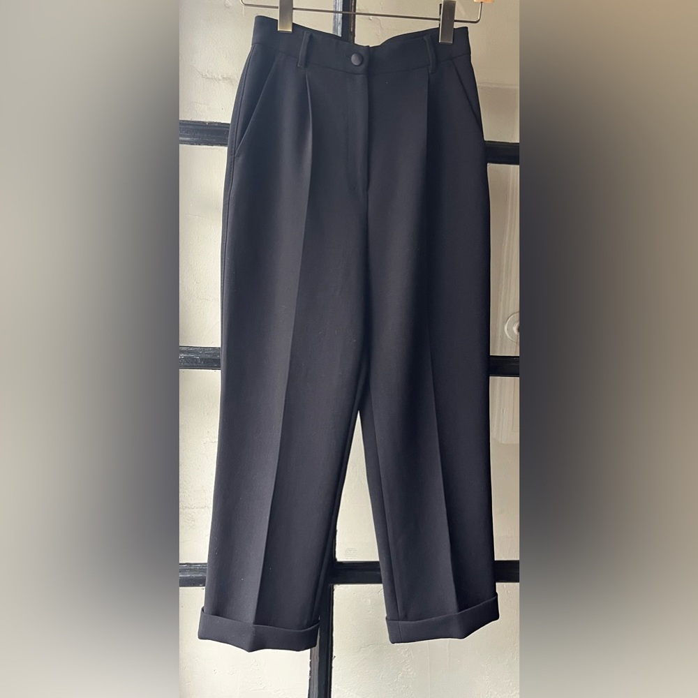 Stunning Dolce & Gabbana Stretch Wool Twill Black High Waisted Cuffed Crop Pants